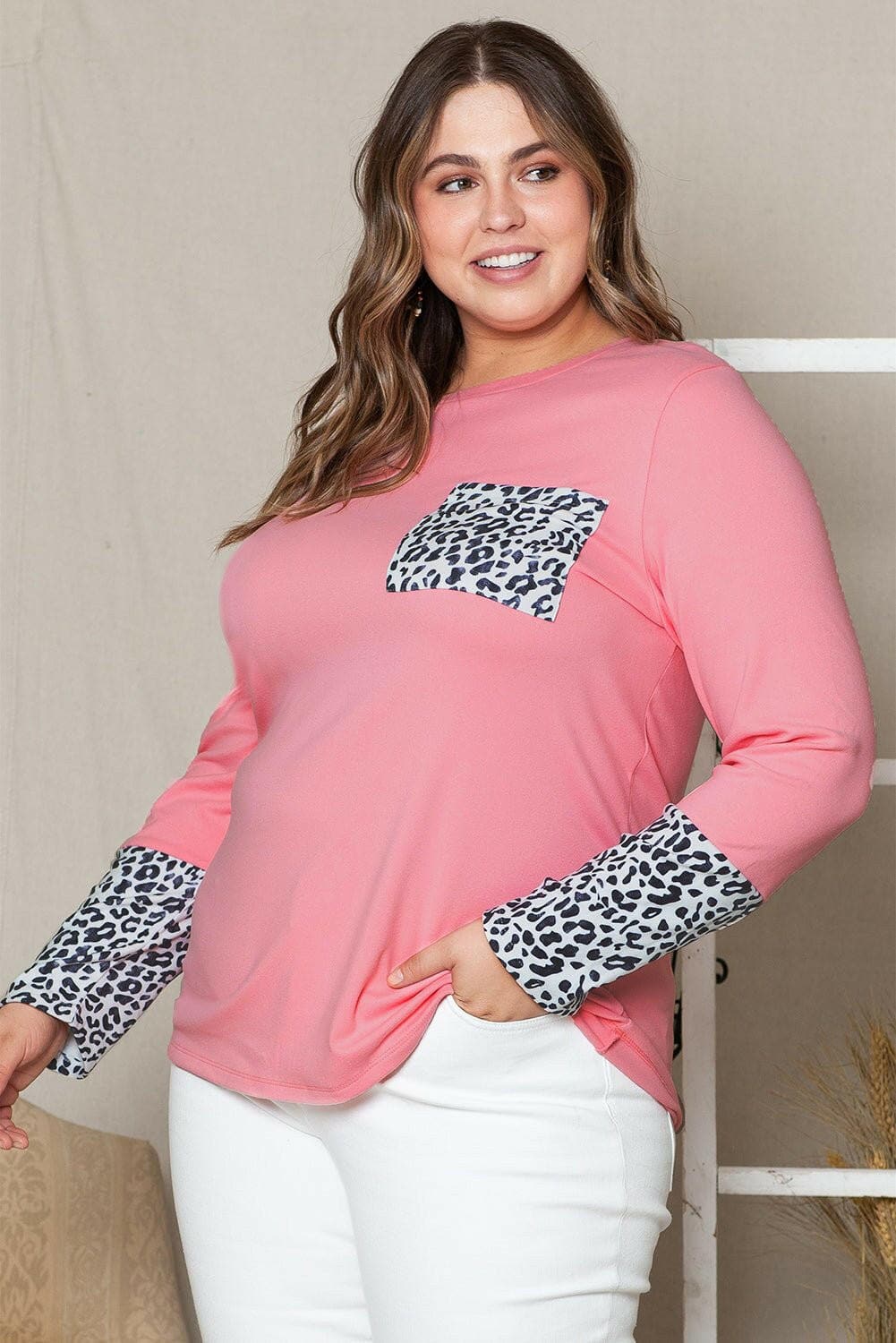 Leopard Print Plus Size Sheer Pocket TunicUpgrade Your Style with our Leopard Print Plus Size Sheer Pocket Tunic!
 Step out in confidence with our Leopard Print Plus Size Sheer Pocket Tunic, designed to elevLove Salve Size Sheer Pocket Tunicplus