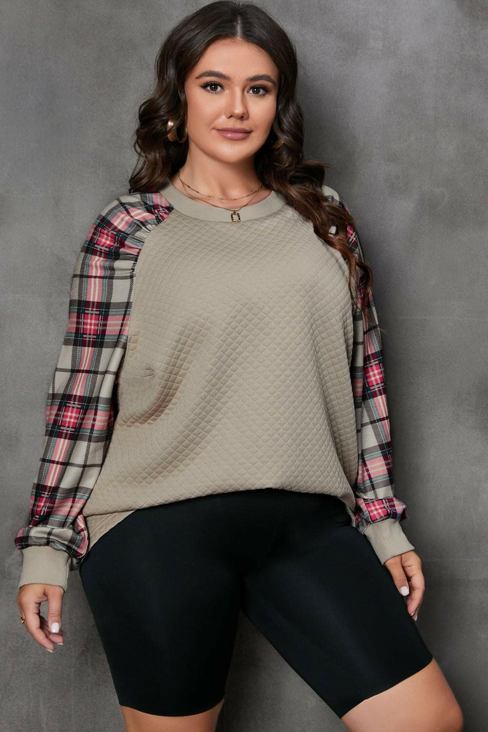 Cozy Plaid Plus Size Long Sleeve SweatshirtCozy Plaid Plus Size Long Sleeve Sweatshirt
 Upgrade your cozy style with our Plaid Plus Size Sweatshirt, the perfect blend of comfort and fashion.
 Main Features:
 Love Salve Size Long Sleeve Sweatshirtplus