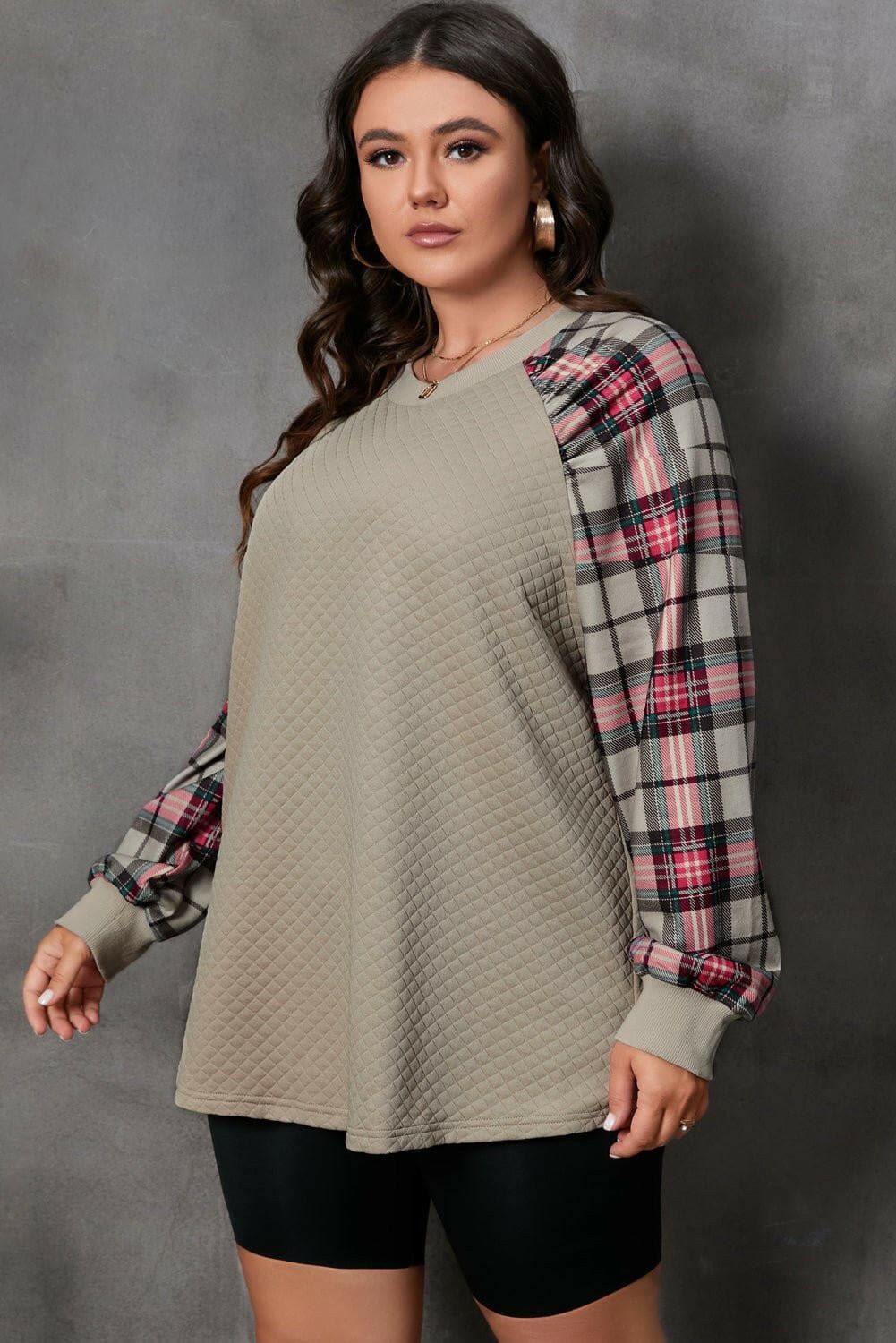 Cozy Plaid Plus Size Long Sleeve SweatshirtCozy Plaid Plus Size Long Sleeve Sweatshirt
 Upgrade your cozy style with our Plaid Plus Size Sweatshirt, the perfect blend of comfort and fashion.
 Main Features:
 Love Salve Size Long Sleeve Sweatshirtplus