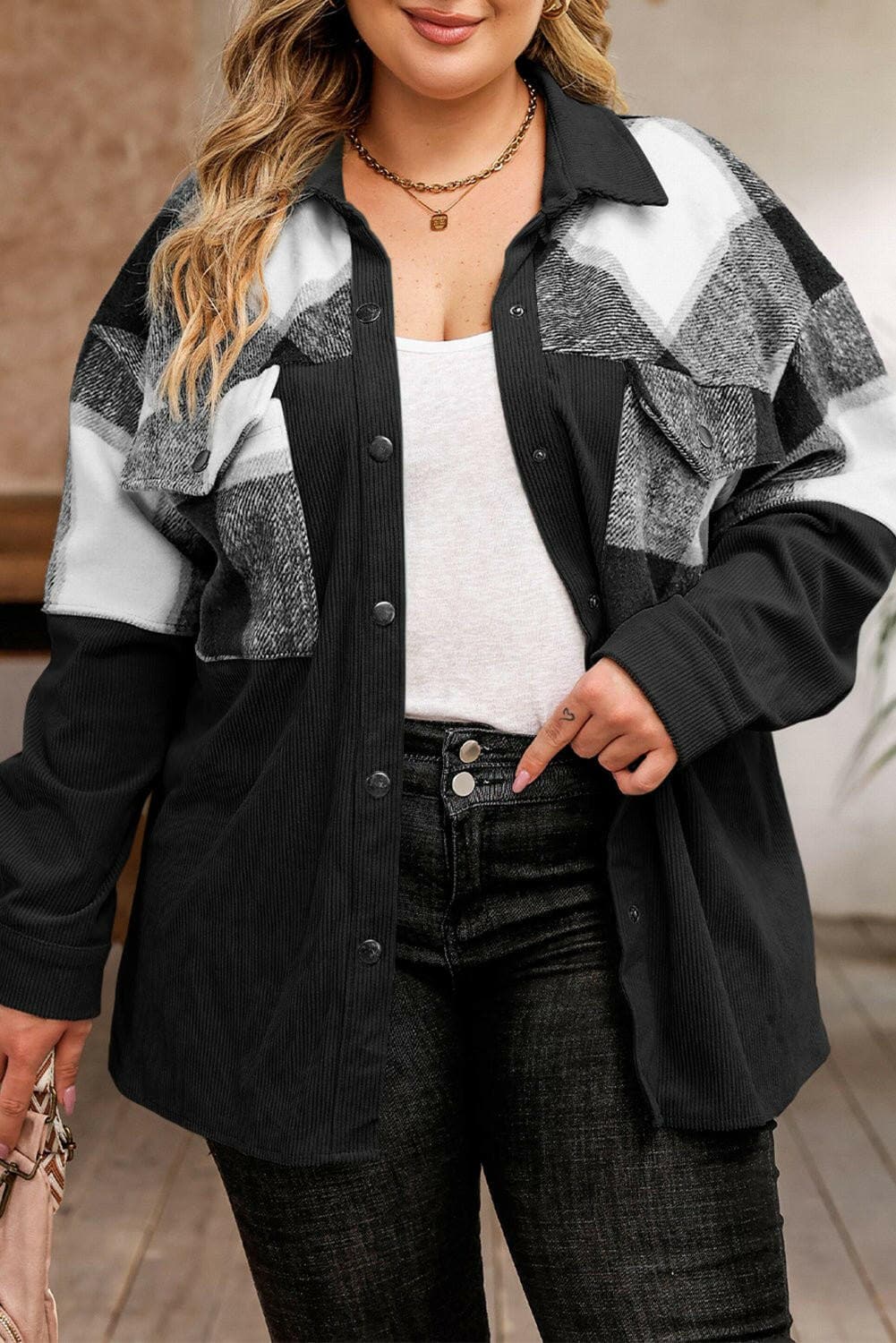 Plaid Plus Size Jacket with Snap Closure and PocketsUpgrade Your Style with our Plaid Plus Size Jacket
 
 Stay stylish and comfortable with our classic plaid jacket
 Features a convenient snap closure for easy wear
 MLove Salve Size Jacketplus