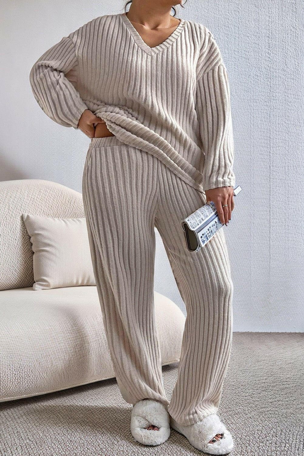 Ribbed V-Neck Plus Size Lounge Set with Drop Shoulder DetailUpgrade Your Lounge Game with Style and Comfort
 
 
Stay Cozy in Style: Elevate your loungewear collection with our Ribbed V-Neck Plus Size Lounge Set featuring chicLove Salve Size Lounge Setplus