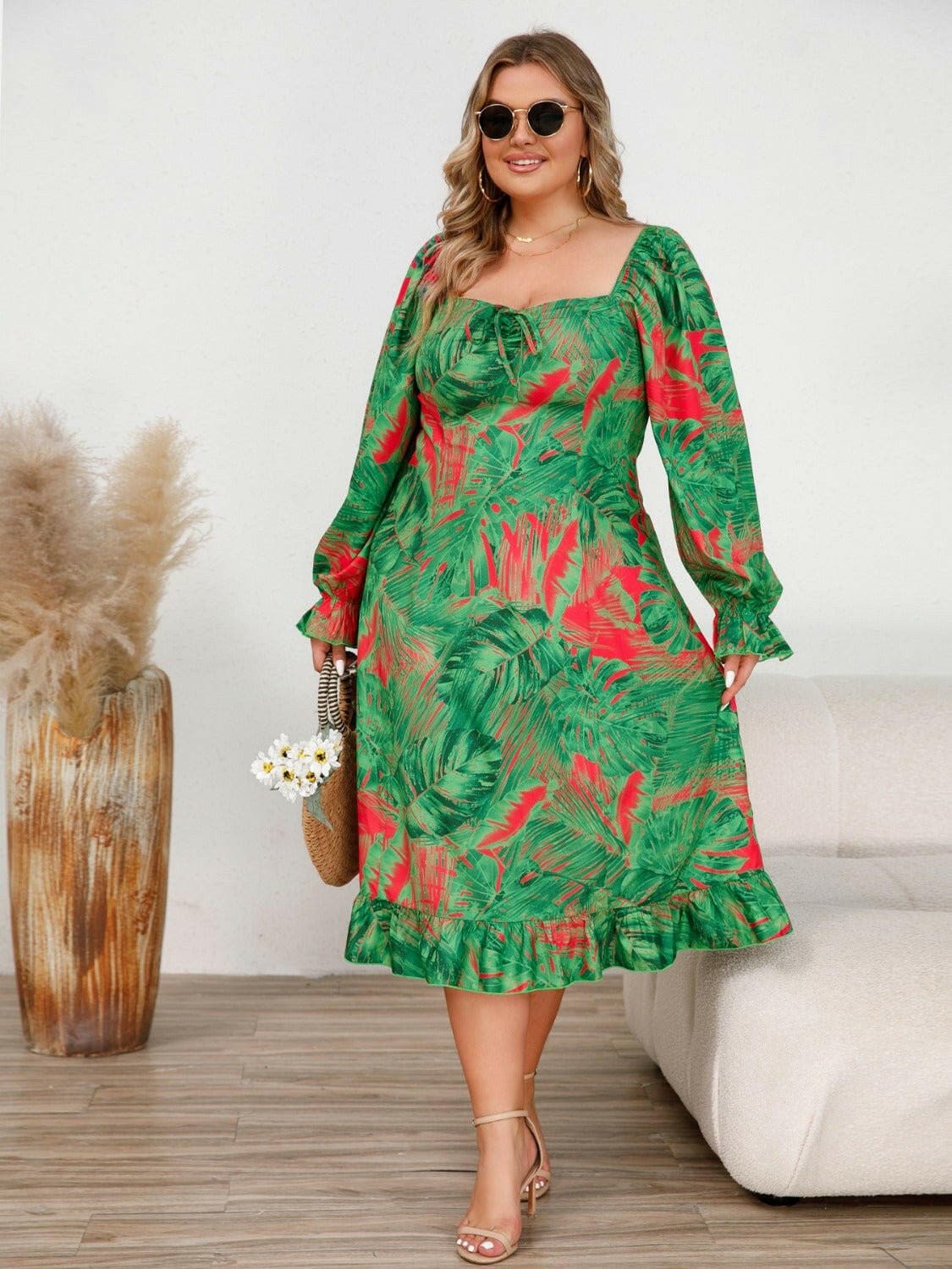 Flounce Sleeve Plus Size Square Neck Dress with Ruffled DetailsUpgrade Your Style with Flounce Sleeve Plus Size Square Neck Dress
 
 Key Features:
 
 
Ruffled Elegance: Embrace a chic look with intricate ruffled details.
 
SheerLove Salve Size Square Neck Dressplus