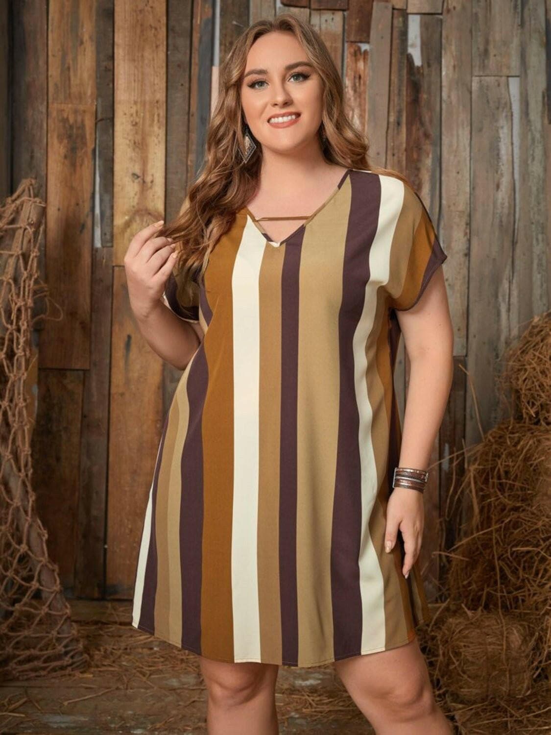 Striped Plus Size Mini Dress with Short SleevesUpgrade Your Style with Our Striped Plus Size Mini Dress!
 
 
Chic Design: Embrace elegance in our striped mini dress with short sleeves, perfect for any occasion.
 Love Salve Size Mini Dressplus