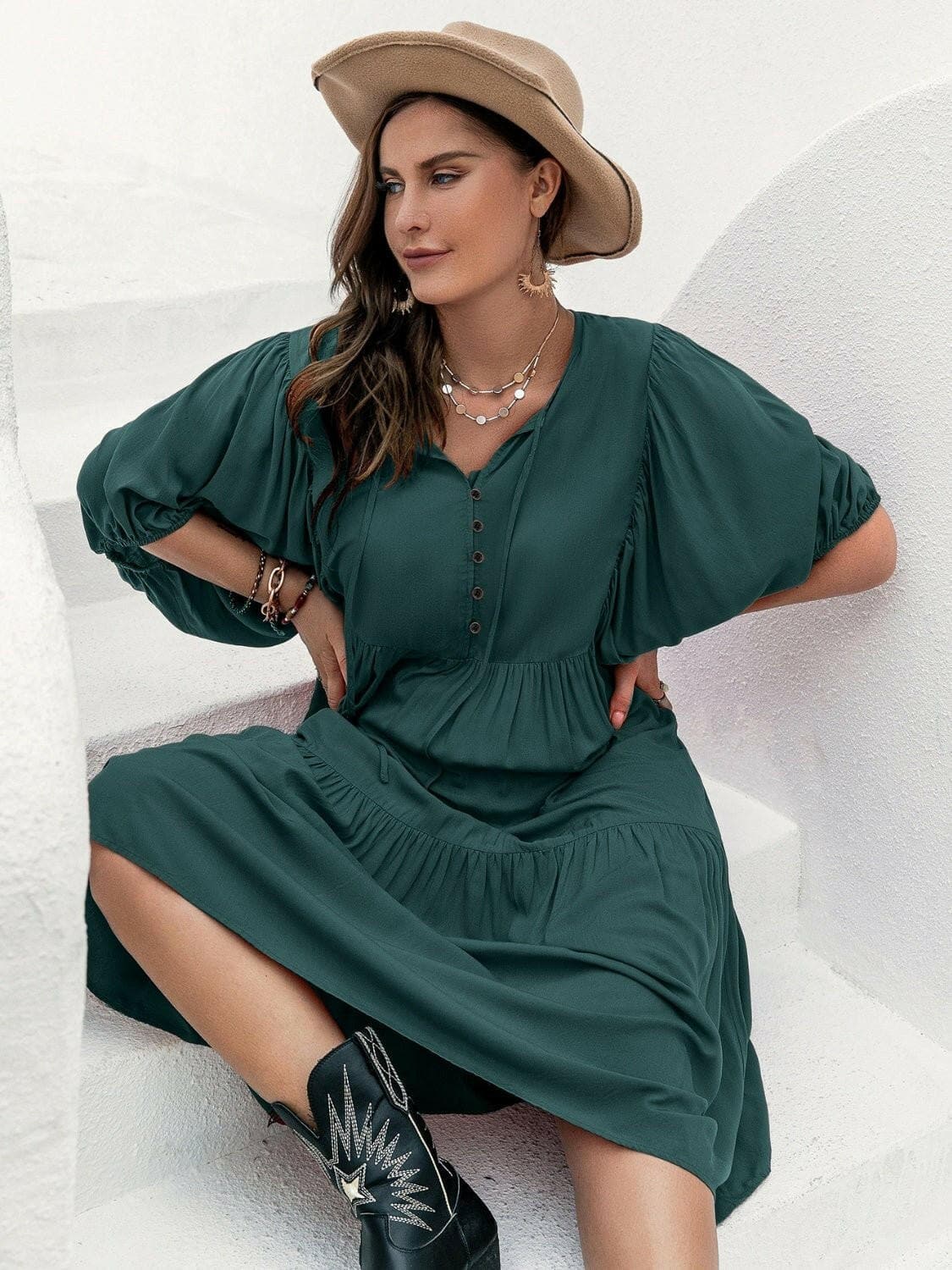 Elegant Plus Size Tie Neck Midi Dress with Balloon SleevesElegant Plus Size Tie Neck Midi Dress with Balloon Sleeves
 
 
Chic Design: Elevate your style effortlessly with the tie neck detail that adds refinement to this midLove Salve Size Tie Neck Midi Dressplus