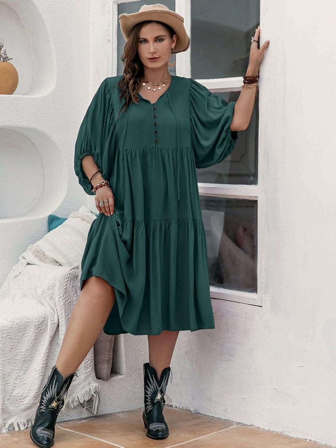 Elegant Plus Size Tie Neck Midi Dress with Balloon SleevesElegant Plus Size Tie Neck Midi Dress with Balloon Sleeves
 
 
Chic Design: Elevate your style effortlessly with the tie neck detail that adds refinement to this midLove Salve Size Tie Neck Midi Dressplus