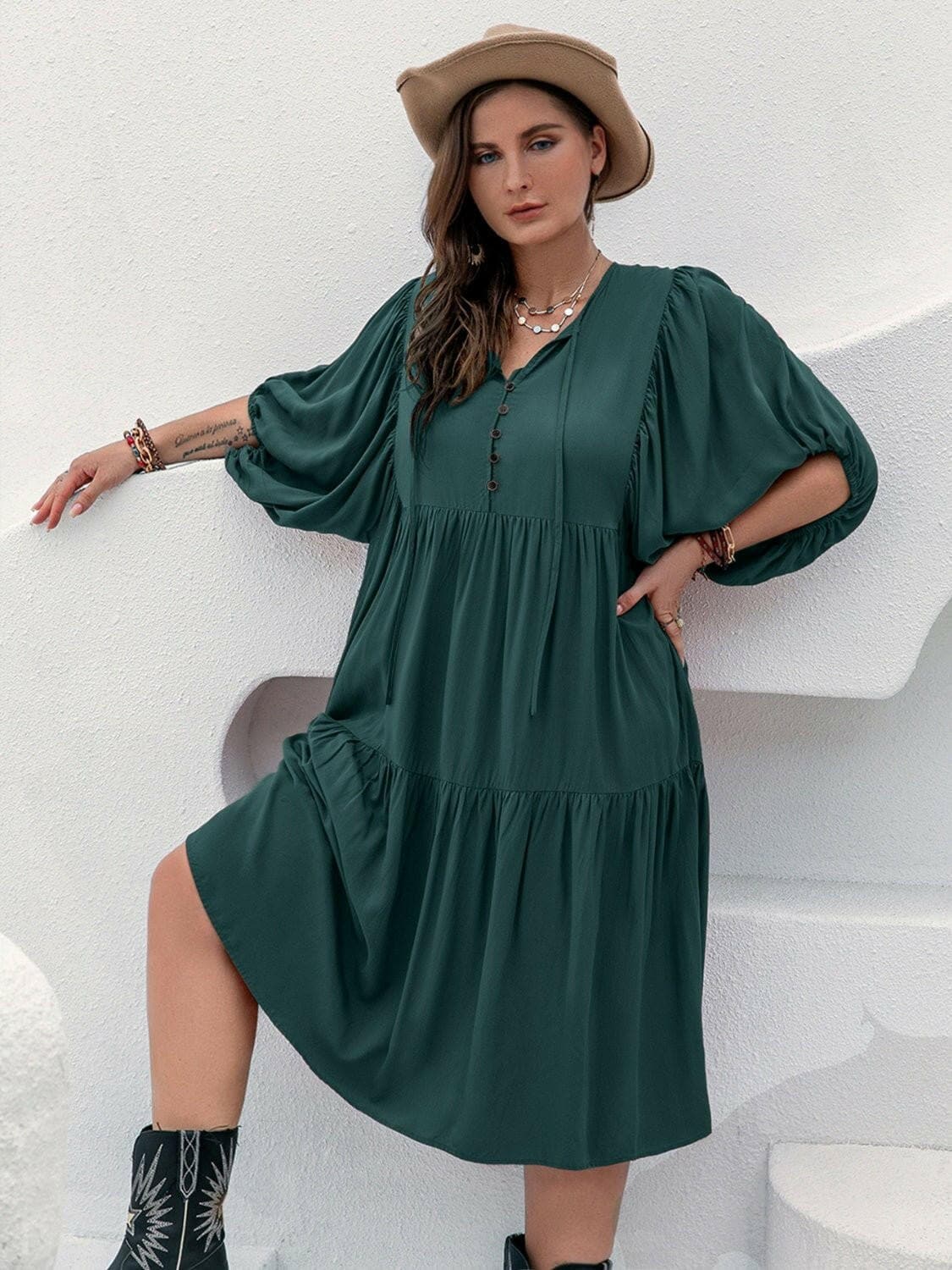 Elegant Plus Size Tie Neck Midi Dress with Balloon SleevesElegant Plus Size Tie Neck Midi Dress with Balloon Sleeves
 
 
Chic Design: Elevate your style effortlessly with the tie neck detail that adds refinement to this midLove Salve Size Tie Neck Midi Dressplus