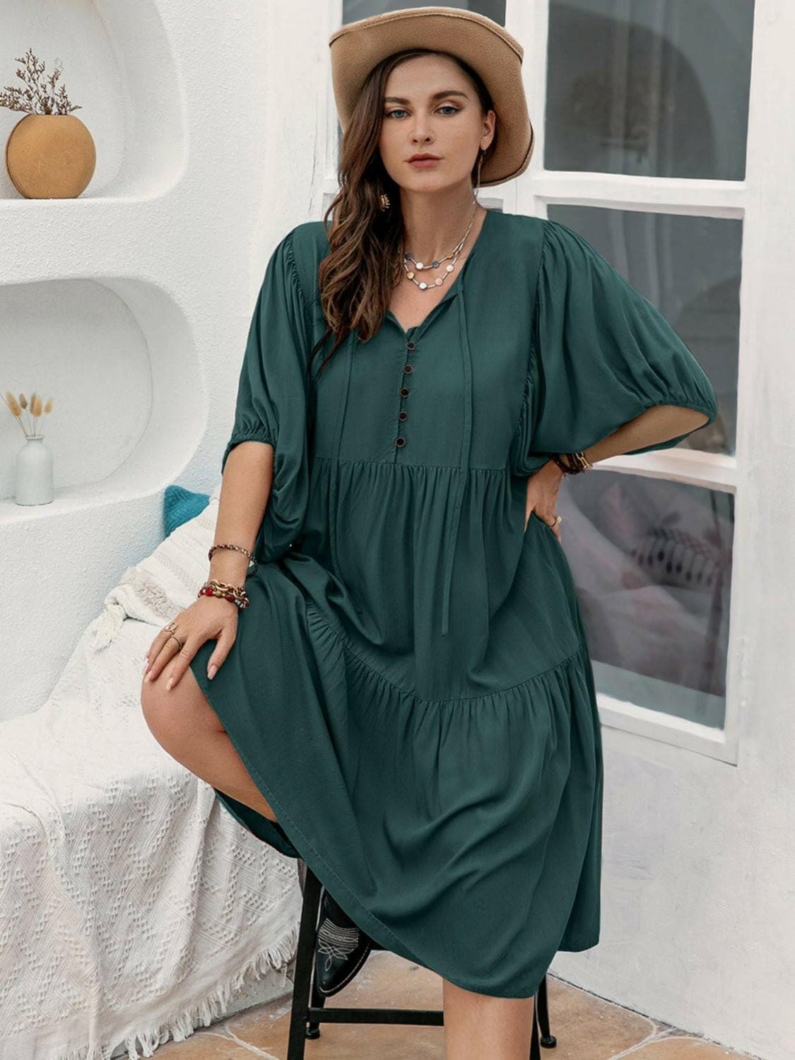 Elegant Plus Size Tie Neck Midi Dress with Balloon SleevesElegant Plus Size Tie Neck Midi Dress with Balloon Sleeves
 
 
Chic Design: Elevate your style effortlessly with the tie neck detail that adds refinement to this midLove Salve Size Tie Neck Midi Dressplus