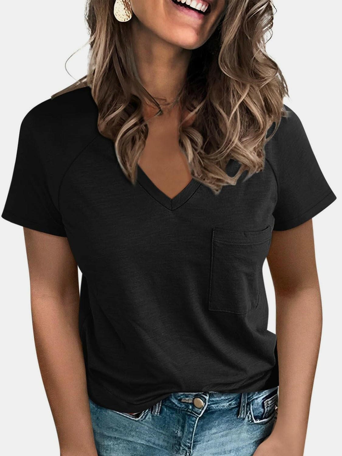 V-Neck Short Sleeve Tee with Handy PocketsV-Neck Short Sleeve Tee with Handy Pockets
 Upgrade your wardrobe with the V-Neck Short Sleeve Tee that combines style and functionality seamlessly.
 Main Features:
Love Salve -Neck Short Sleeve Teejust arrived