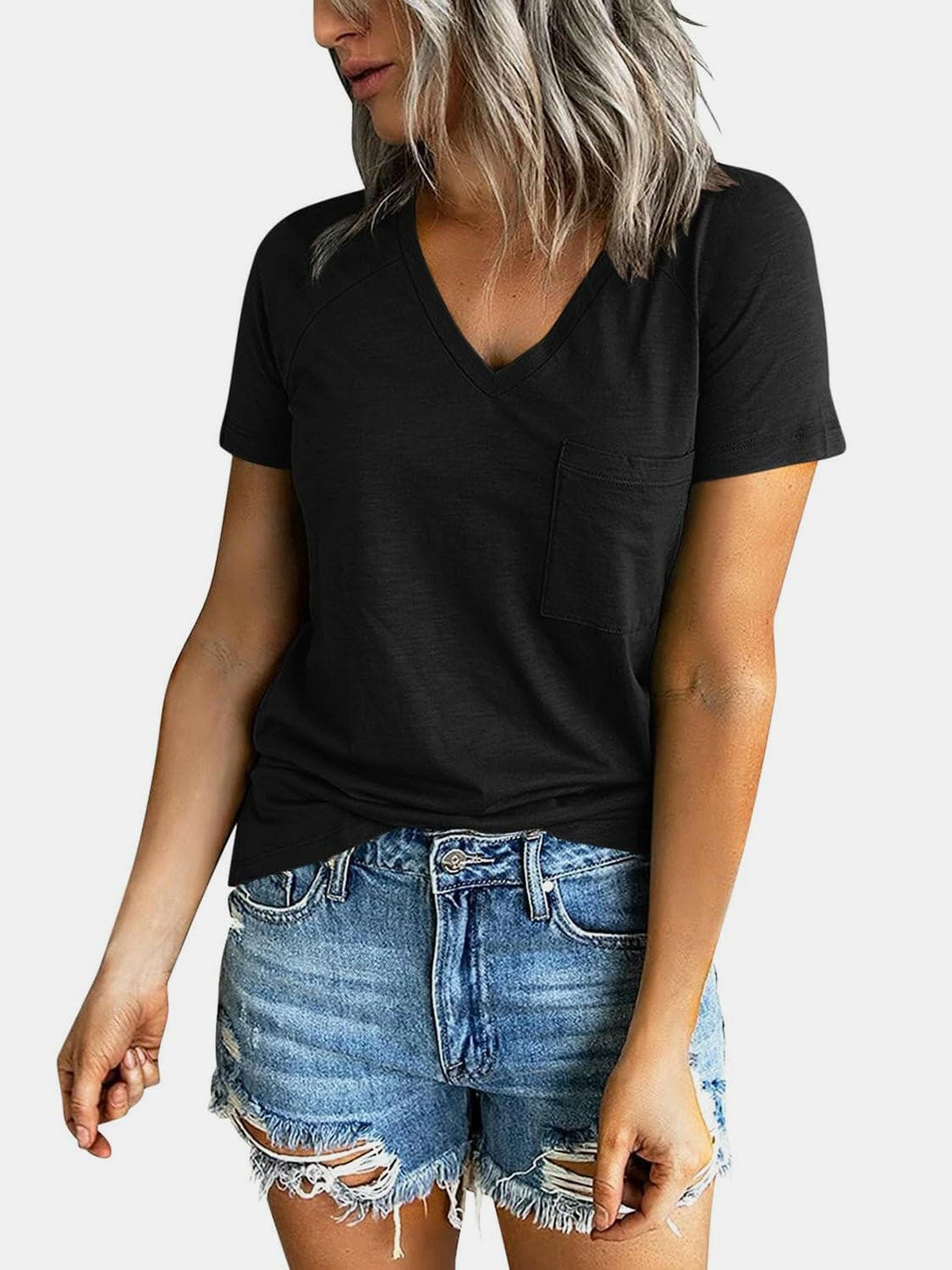 V-Neck Short Sleeve Tee with Handy PocketsV-Neck Short Sleeve Tee with Handy Pockets
 Upgrade your wardrobe with the V-Neck Short Sleeve Tee that combines style and functionality seamlessly.
 Main Features:
Love Salve -Neck Short Sleeve Teejust arrived