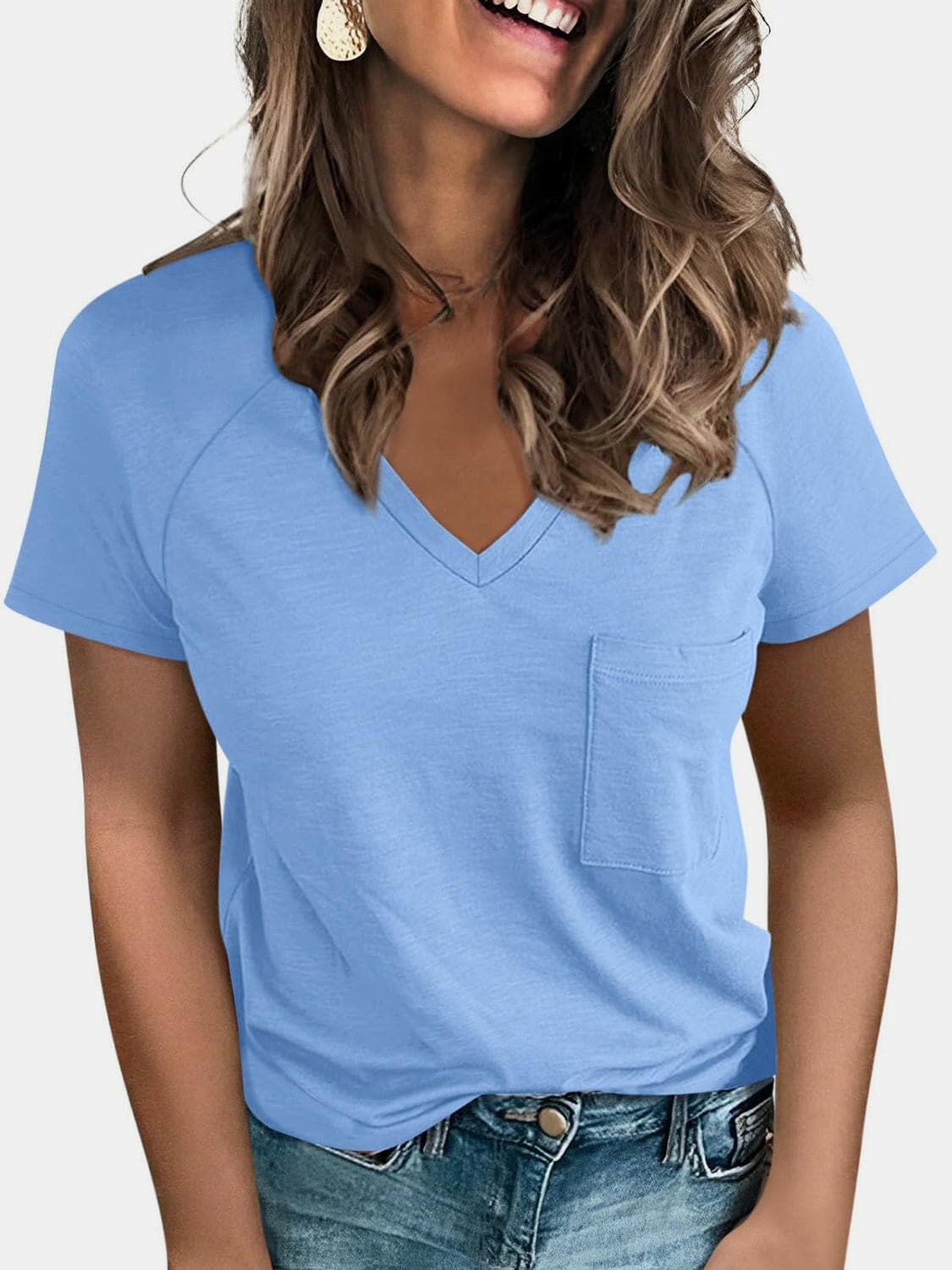 V-Neck Short Sleeve Tee with Handy PocketsV-Neck Short Sleeve Tee with Handy Pockets
 Upgrade your wardrobe with the V-Neck Short Sleeve Tee that combines style and functionality seamlessly.
 Main Features:
Love Salve -Neck Short Sleeve Teejust arrived