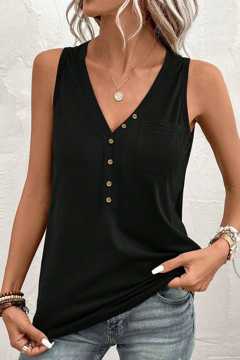 V-Neck Tank Top with Wide Straps and PocketsV-Neck Tank Top with Wide Straps and Pockets
 Upgrade your wardrobe with our V-Neck Tank Top that combines style and functionality seamlessly. This top is designed wLove Salve -Neck Tank Topjust arrived