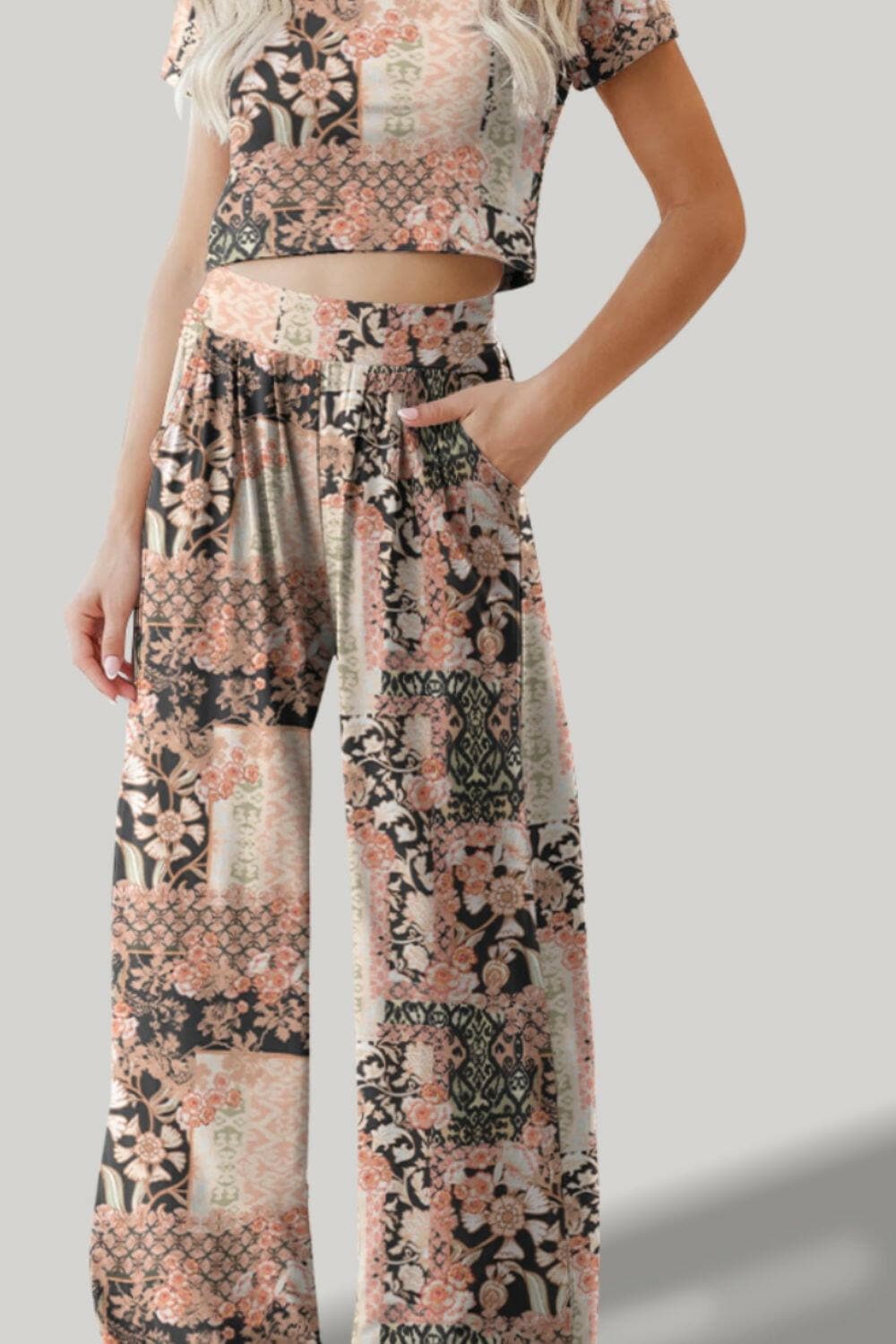 Chic Printed Matching Top and Bottom SetUpgrade Your Style with the Chic Printed Matching Set
 Revamp your wardrobe with this trendy two-piece matching set that exudes style and sophistication. Elevate youLove Salve Chic Printed Matching Topjust arrived