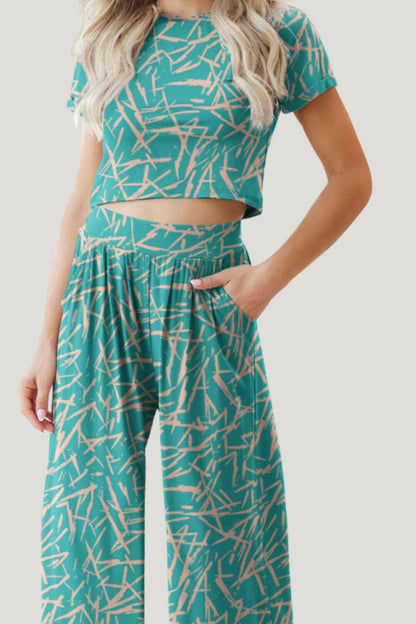 Chic Printed Matching Top and Bottom SetUpgrade Your Style with the Chic Printed Matching Set
 Revamp your wardrobe with this trendy two-piece matching set that exudes style and sophistication. Elevate youLove Salve Chic Printed Matching Topjust arrived