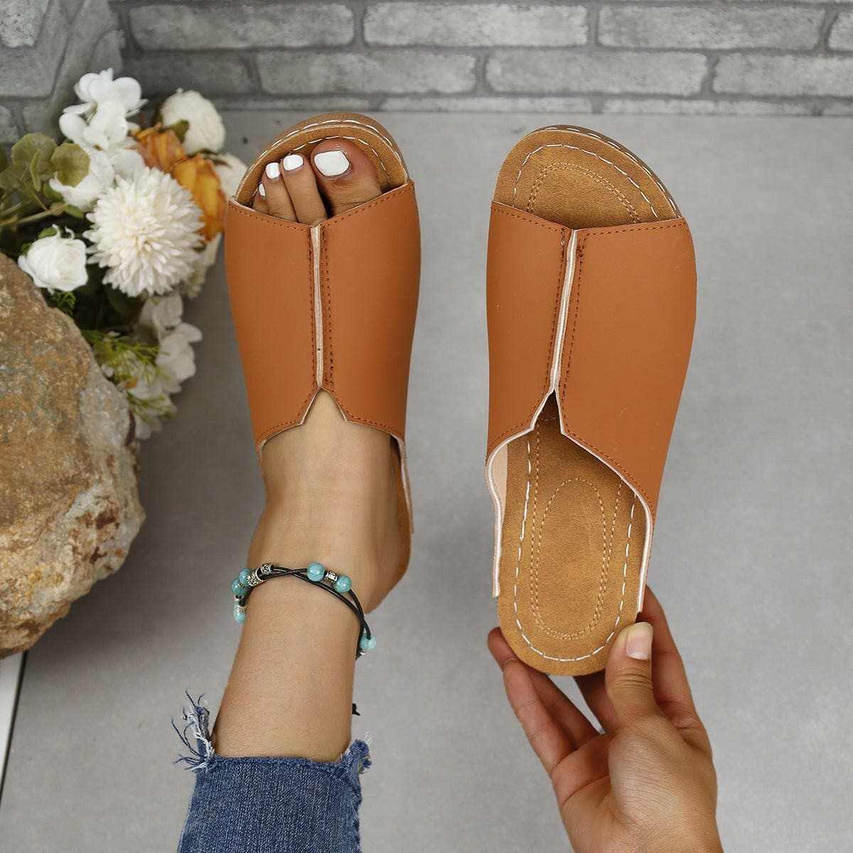 Open Toe PU Leather Sandals with Low HeelsOpen Toe PU Leather Sandals with Low Heels
 Step into Style and Comfort with Open Toe PU Leather Sandals. Indulge in both fashion and comfort with these Open Toe PU Love Salve Open Toe PU Leather SandalsShoes