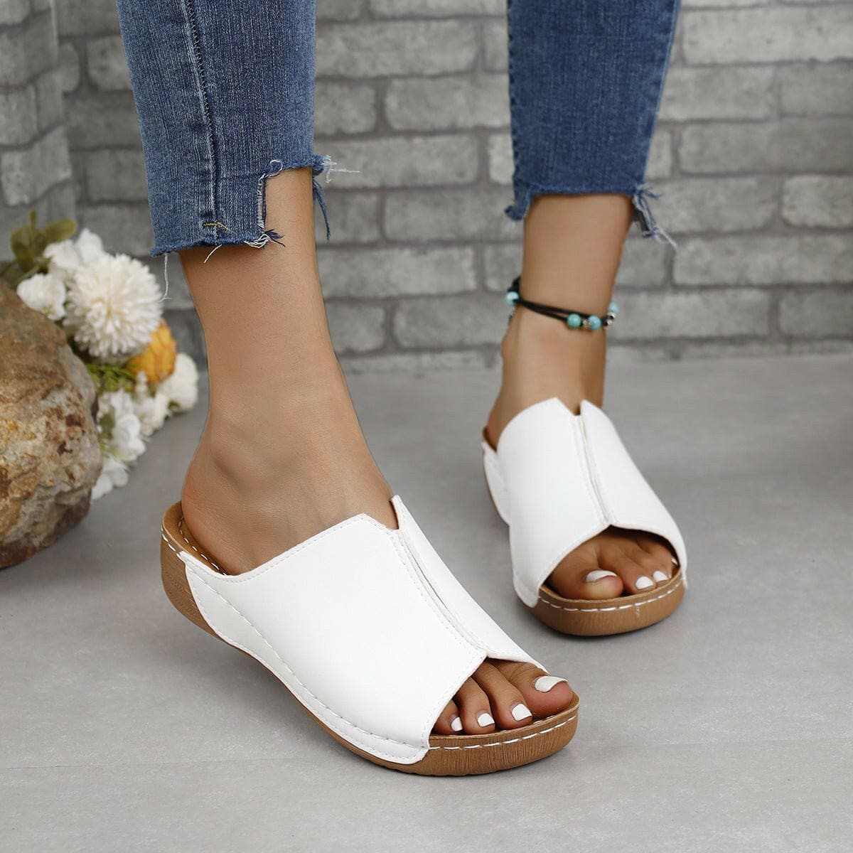 Open Toe PU Leather Sandals with Low HeelsOpen Toe PU Leather Sandals with Low Heels
 Step into Style and Comfort with Open Toe PU Leather Sandals. Indulge in both fashion and comfort with these Open Toe PU Love Salve Open Toe PU Leather SandalsShoes