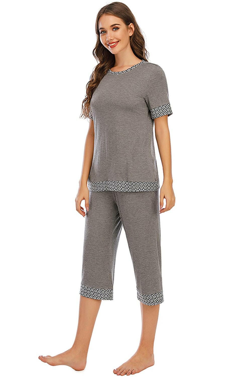 Elegant Lounge Set with Short Sleeve Top and Capri PantsElegant Lounge Set with Short Sleeve Top and Capri Pants
 Indulge in relaxation without compromising on style. Elevate your loungewear game with our Elegant Lounge SLove Salve Elegant Lounge Setlounge