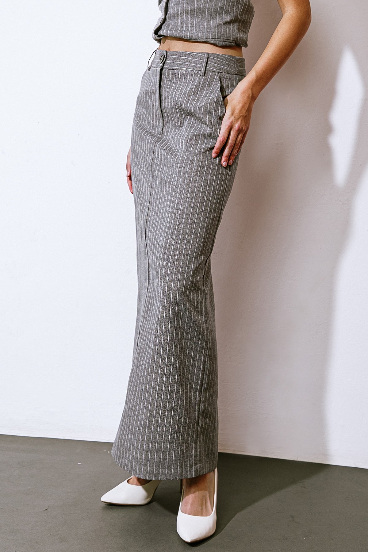 GET TO THE POINT WOVEN MIDI SKIRT