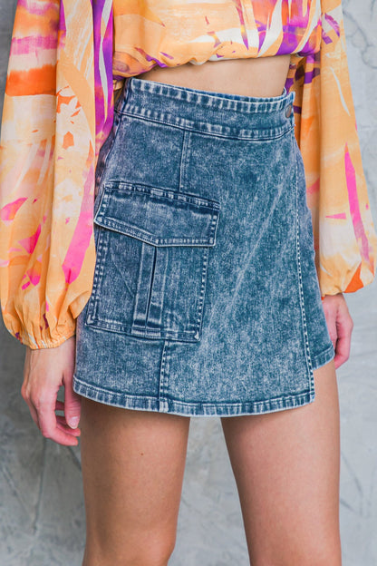 MOMENT MAKER ACID WASH SKORT