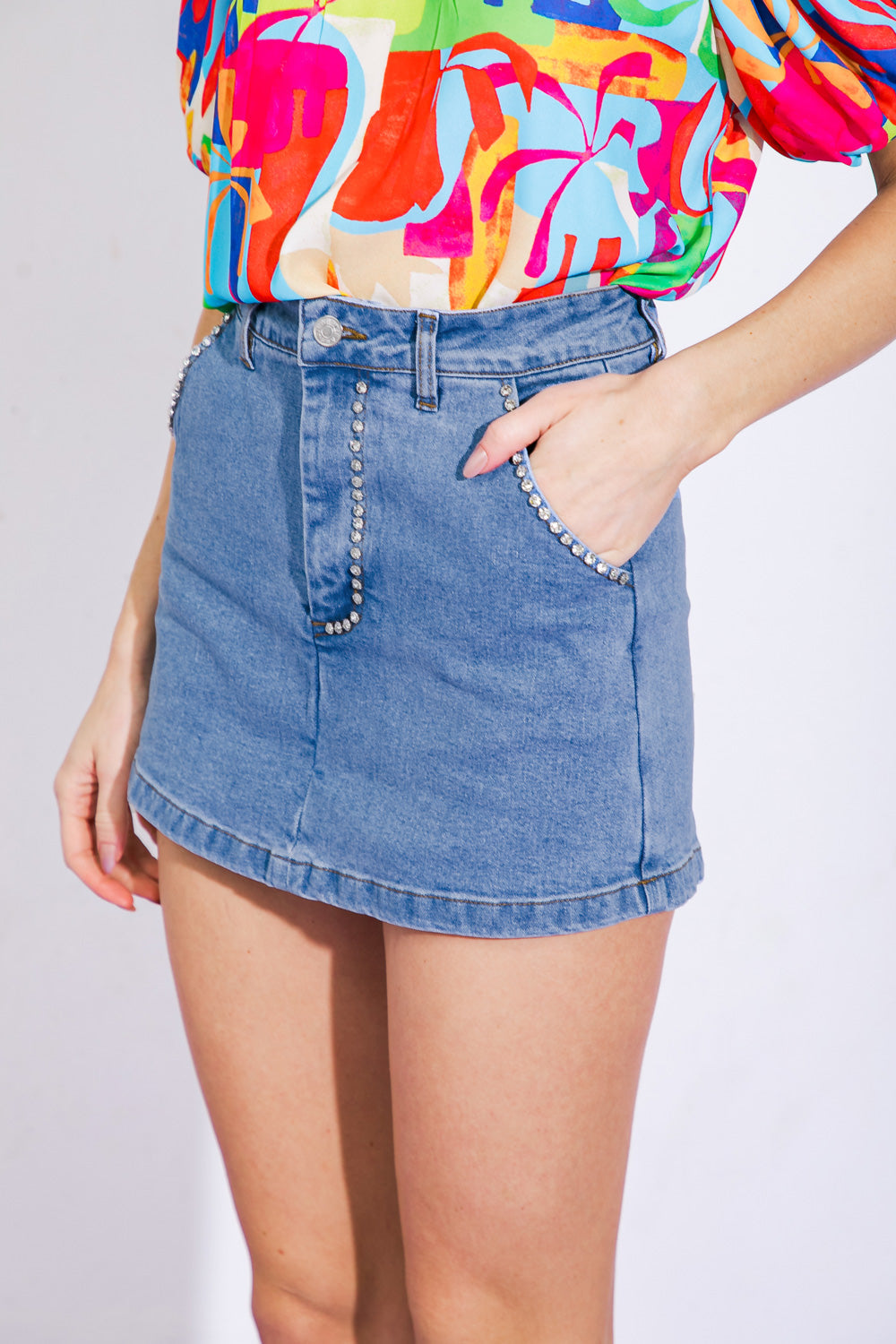 SUNNY ROMANCE DENIM SKORT