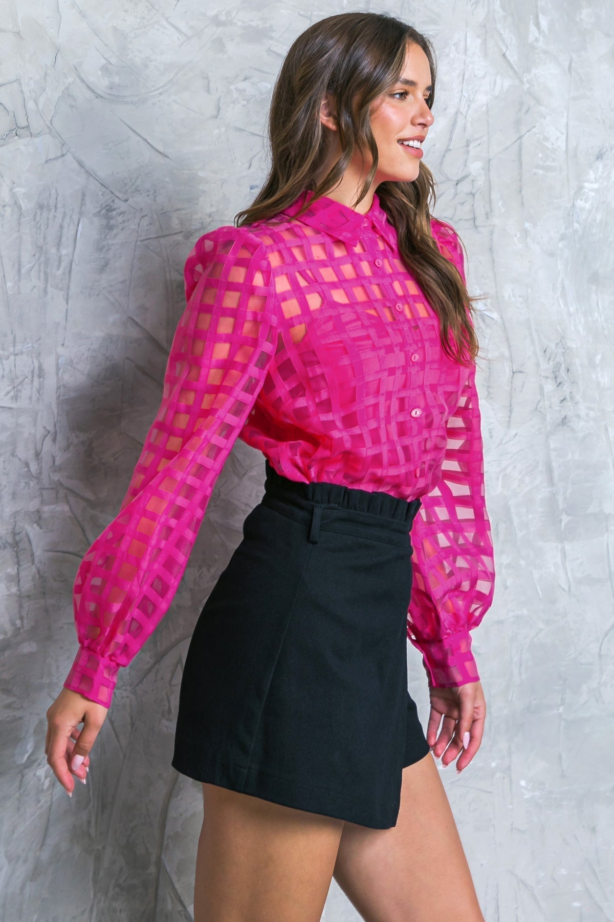 FLUTTERING ON WOVEN TOP Flying Tomato