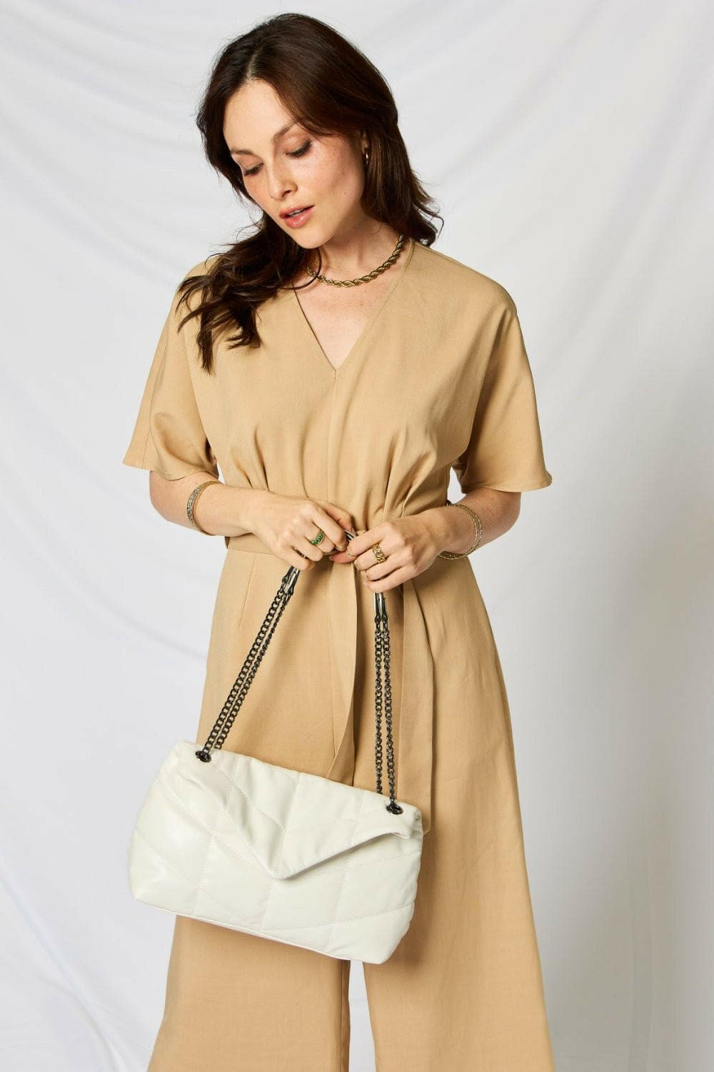 Luxurious Faux Leather Handbag with Chain StrapExperience Elegance and Sustainability
 Luxurious Appeal: Elevate your look with this sophisticated faux leather handbag that exudes luxury and style.
 
 SustainableLove Salve Luxurious Faux Leather HandbagShoes