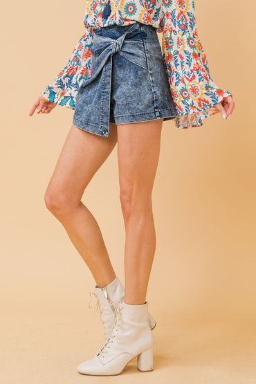 PASSPORT DESTINATION TWILL SKORT - Love Salve 