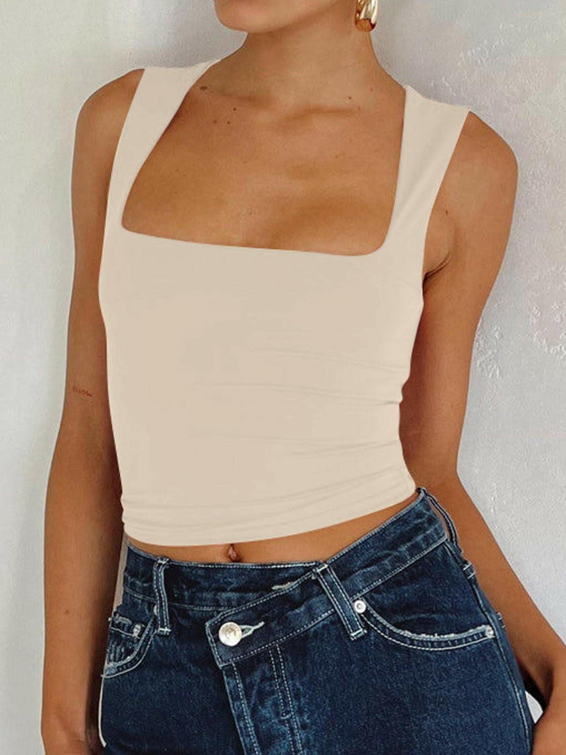 Square Neck Wide Strap Tank TopUpgrade Your Wardrobe with our Square Neck Wide Strap Tank Top!
 
 
Basic Style: This tank top features a classic and versatile design that can be effortlessly styleLove Salve Square Neck Wide Strap Tank Topjust arrived