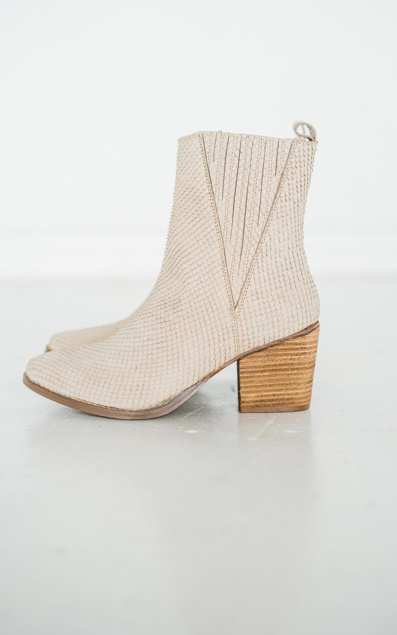 Taris Cream Ankle Boot With Snakeskin Leather Details Naughty Monkey