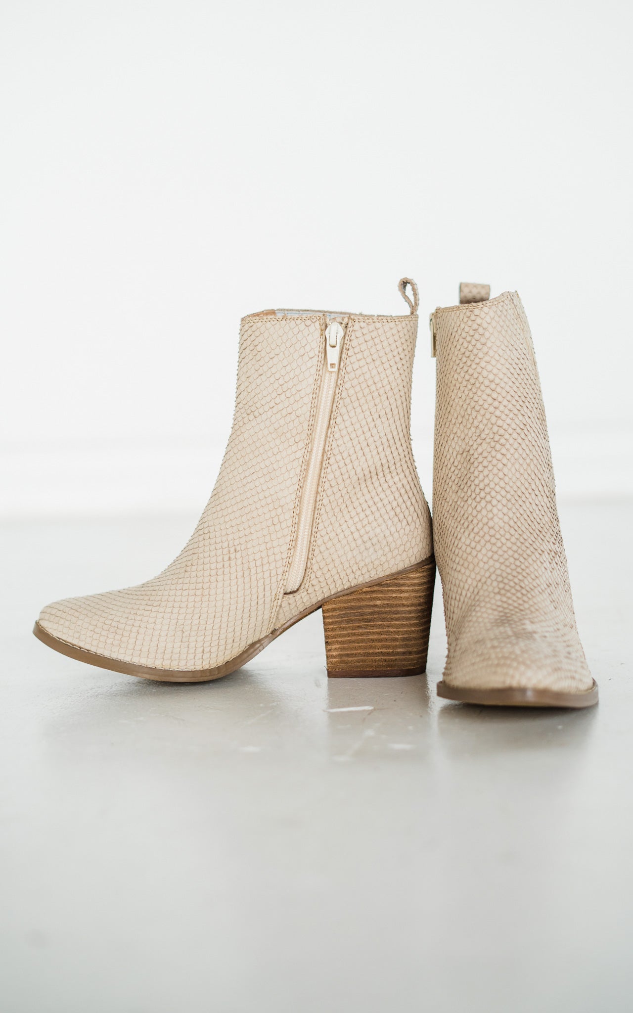 Taris Cream Ankle Boot With Snakeskin Leather Details Naughty Monkey