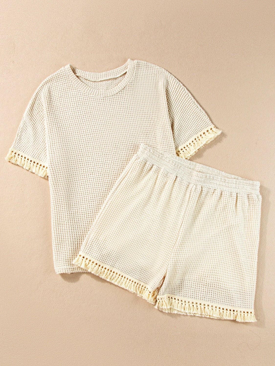 Sunny Days Fringed Top and Shorts EnsembleUpgrade Your Summer Style with the Sunny Days Fringed Ensemble!
 
 
Effortless Chic: Embrace a carefree and stylish look with this two-piece ensemble featuring trendLove Salve Sunny Days Fringed Topjust arrived