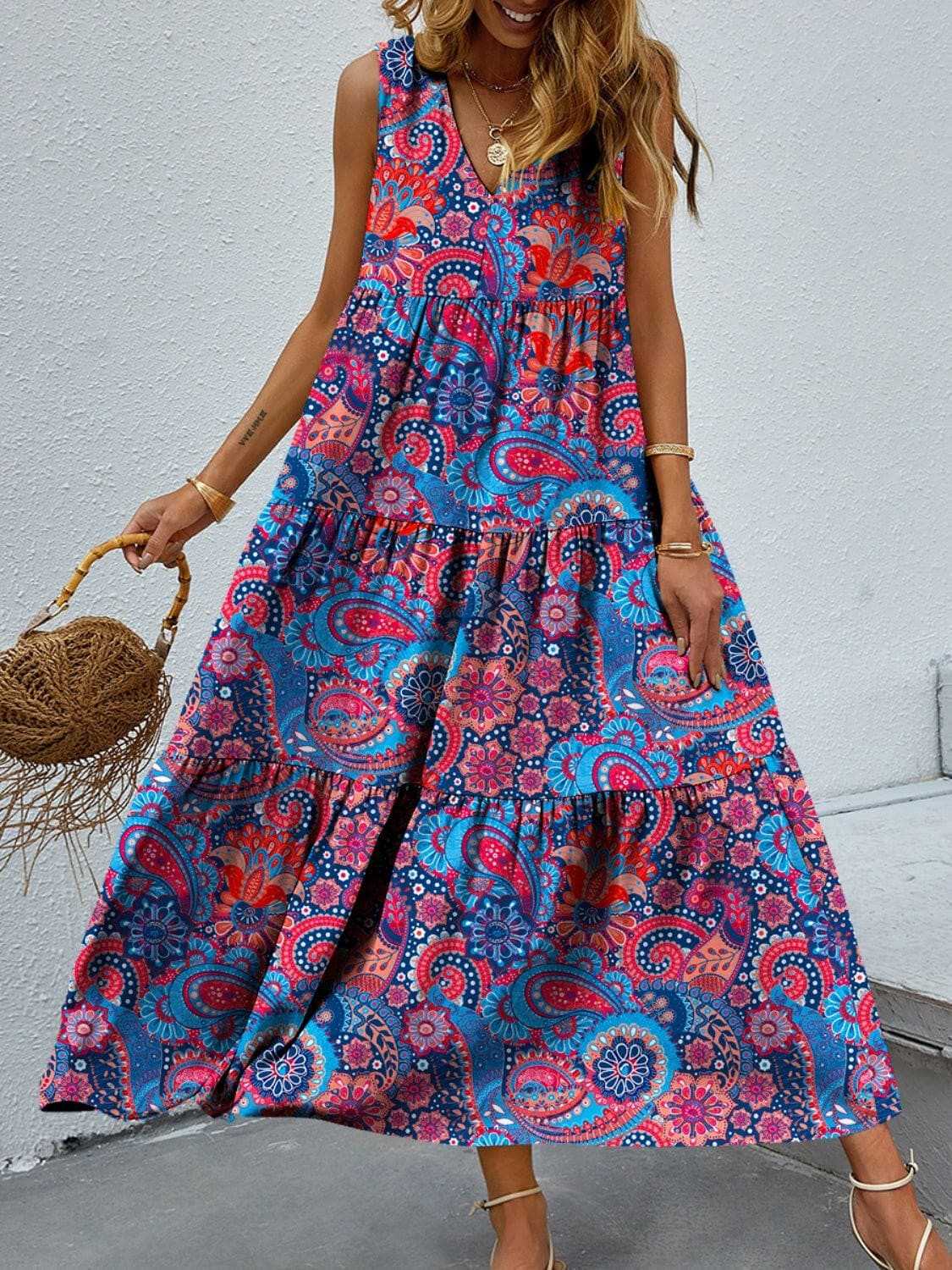 Printed V-Neck Tiered Sleeveless DressPrinted V-Neck Tiered Sleeveless Dress
 Step up your fashion game with our Printed V-Neck Tiered Sleeveless Dress that seamlessly combines style and comfort.
 
 Key Love Salve -Neck Tiered Sleeveless Dressjust arrived