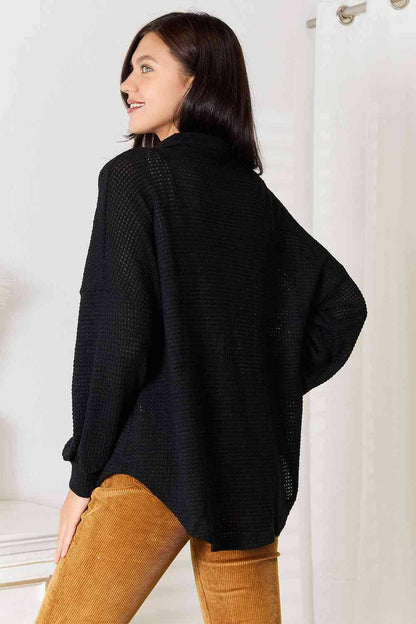 Elegant Waffle-Knit Shirt with Collared Neck and Relaxed Silhouette - Love Salve 