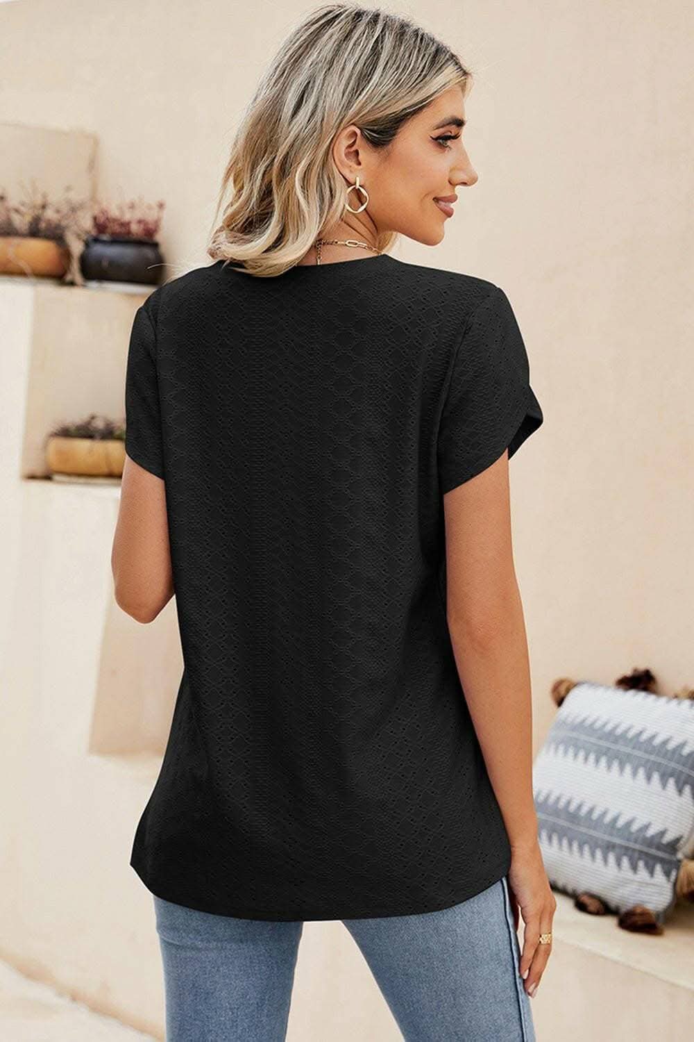 Elegant Eyelet Blouse with Sleeves 