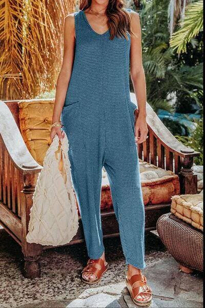 Chic and Functional Sleeveless Jumpsuit with PocketsChic and Functional Sleeveless Jumpsuit with Pockets
 Upgrade Your Style with our versatile sleeveless jumpsuit that seamlessly combines comfort and fashion. This muLove Salve Functional Sleeveless JumpsuitApparel