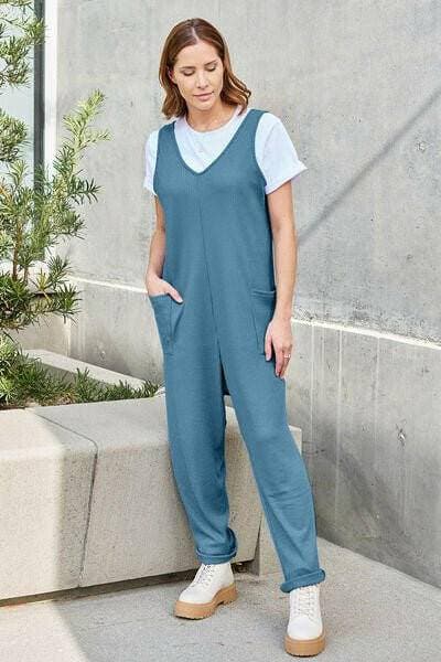 Chic and Functional Sleeveless Jumpsuit with PocketsChic and Functional Sleeveless Jumpsuit with Pockets
 Upgrade Your Style with our versatile sleeveless jumpsuit that seamlessly combines comfort and fashion. This muLove Salve Functional Sleeveless JumpsuitApparel