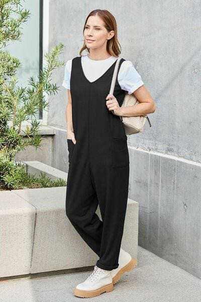 Chic sleeveless jumpsuit with pockets - Love Salve 