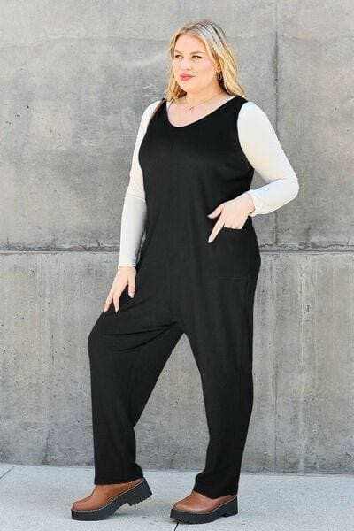Chic sleeveless jumpsuit with pockets - Love Salve 