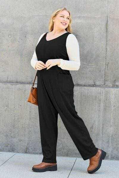 Chic sleeveless jumpsuit with pockets - Love Salve 