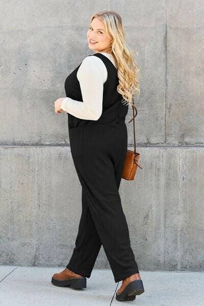 Chic and Functional Sleeveless Jumpsuit with PocketsChic and Functional Sleeveless Jumpsuit with Pockets
 Upgrade Your Style with our versatile sleeveless jumpsuit that seamlessly combines comfort and fashion. This muLove Salve Functional Sleeveless JumpsuitApparel