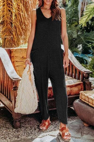 Chic and Functional Sleeveless Jumpsuit with PocketsChic and Functional Sleeveless Jumpsuit with Pockets
 Upgrade Your Style with our versatile sleeveless jumpsuit that seamlessly combines comfort and fashion. This muLove Salve Functional Sleeveless JumpsuitApparel