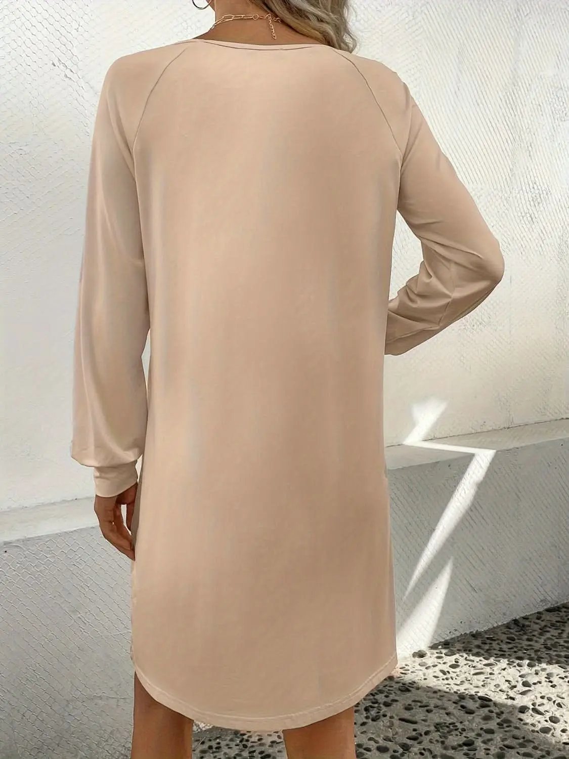 Chic v-neck dress with sleeves - Love Salve 