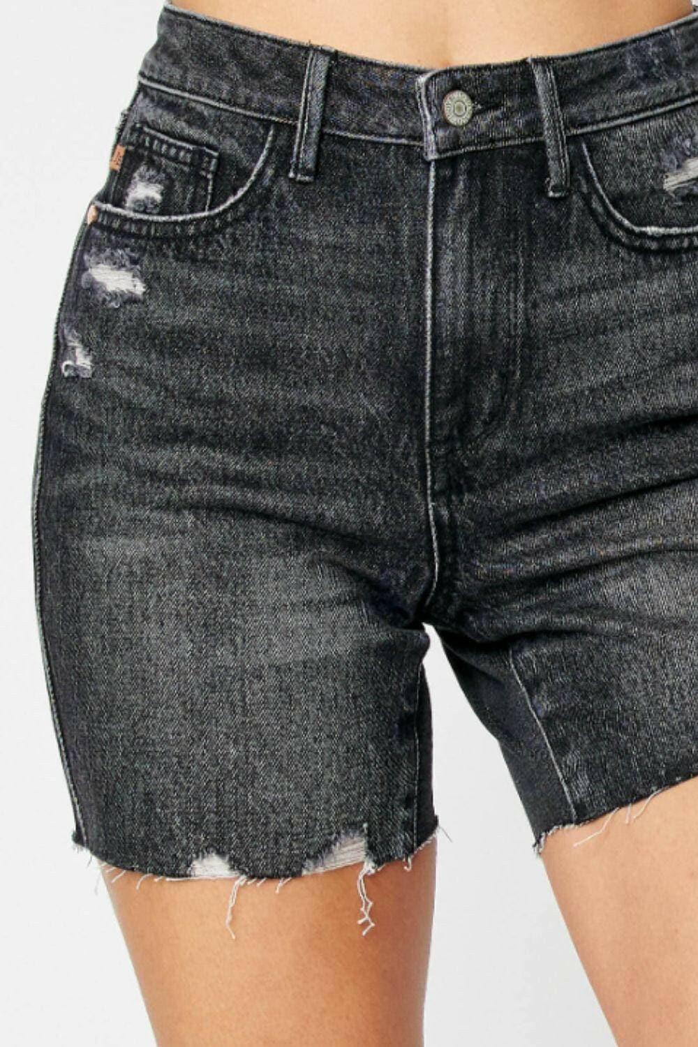 Kurvenbetonte Jeansshorts mit hoher Taille für selbstbewusste Figur