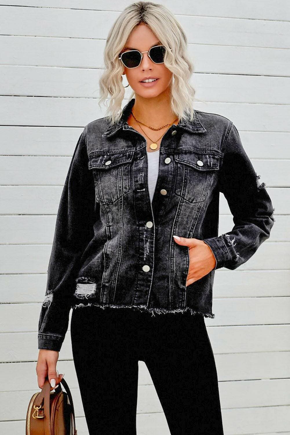 Distressed Raw Hem Denim JacketUpgrade Your Style

Elevate your wardrobe with the Distressed Raw Hem Denim Jacket, a perfect blend of casual chic and edgy sophistication. Designed with a cropped lLove Salve Distressed Raw Hem Denim Jacketjeans