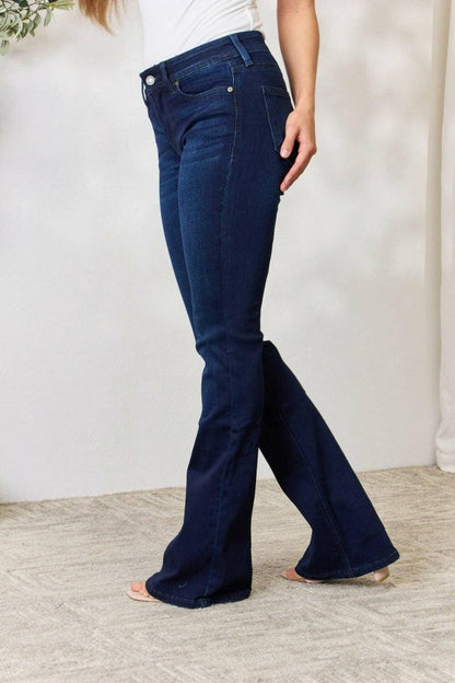 Effortlessly Chic Mid Rise Flare Jeans - Luxurious Comfort in StretchyExperience Effortless Style and Luxurious Comfort

Indulge in the perfect combination of sophistication and ease with our Effortlessly Chic Mid Rise Flare Jeans. DesLove Salve Effortlessly Chic Mid Rise Flare Jeans - Luxurious Comfortjeans