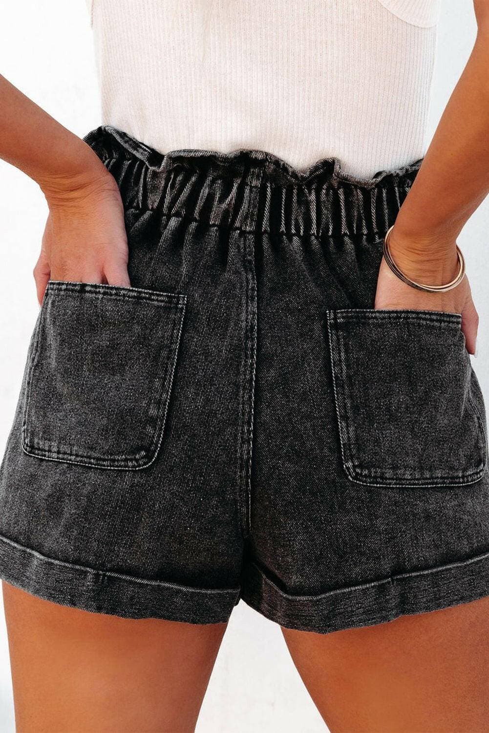 Paperbag Waist Denim Shorts with Stylish PocketsUpgrade Your Summer Wardrobe
Enhance your summer style with our chic and trendy Paperbag Waist Denim Shorts. Combining classic denim with modern design features, theLove Salve Paperbag Waist Denim Shortsjeans