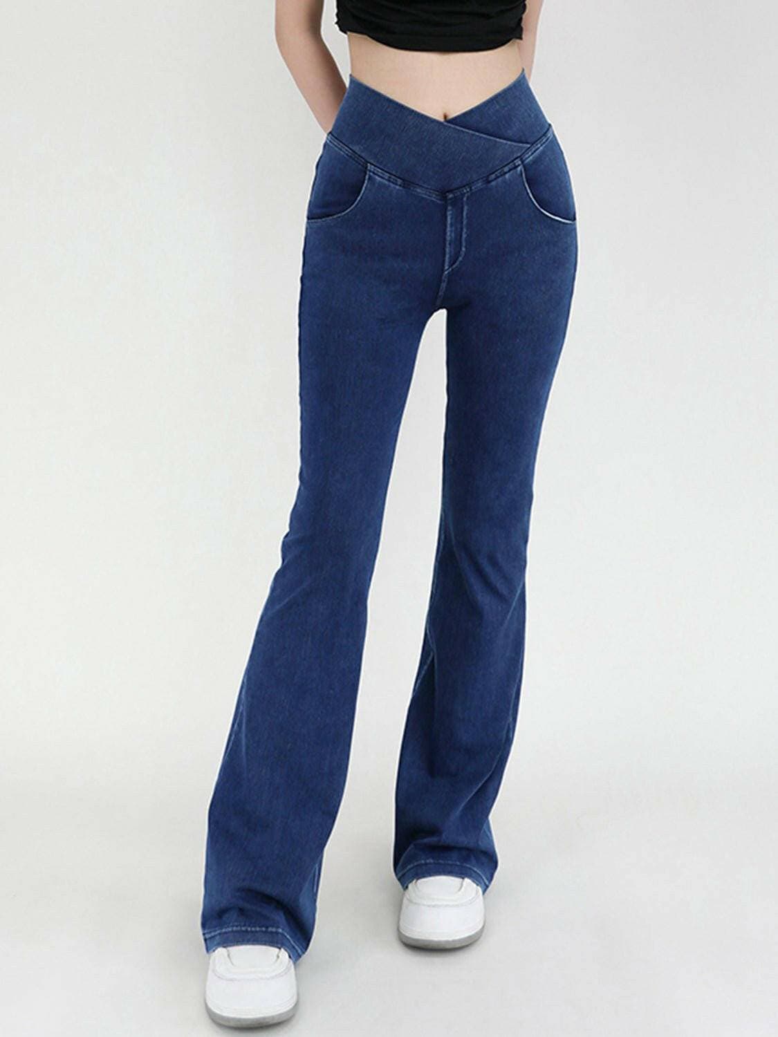 Chic Bootcut Jeans with Wide Waistband and Functional PocketsStyle Redefined
Elevate your wardrobe with these chic bootcut jeans that offer a modern twist. The wide waistband not only adds a stylish element but also ensures coLove Salve Chic Bootcut Jeansjeans