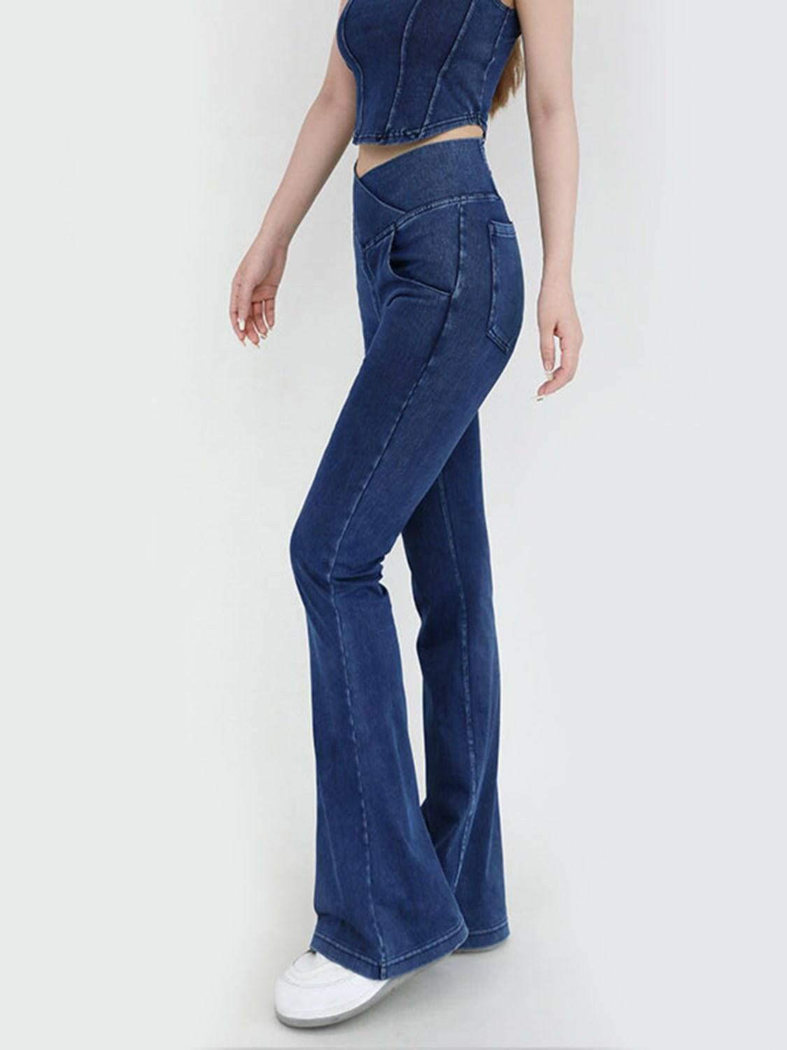 Chic Bootcut Jeans with Wide Waistband and Functional PocketsStyle Redefined
Elevate your wardrobe with these chic bootcut jeans that offer a modern twist. The wide waistband not only adds a stylish element but also ensures coLove Salve Chic Bootcut Jeansjeans