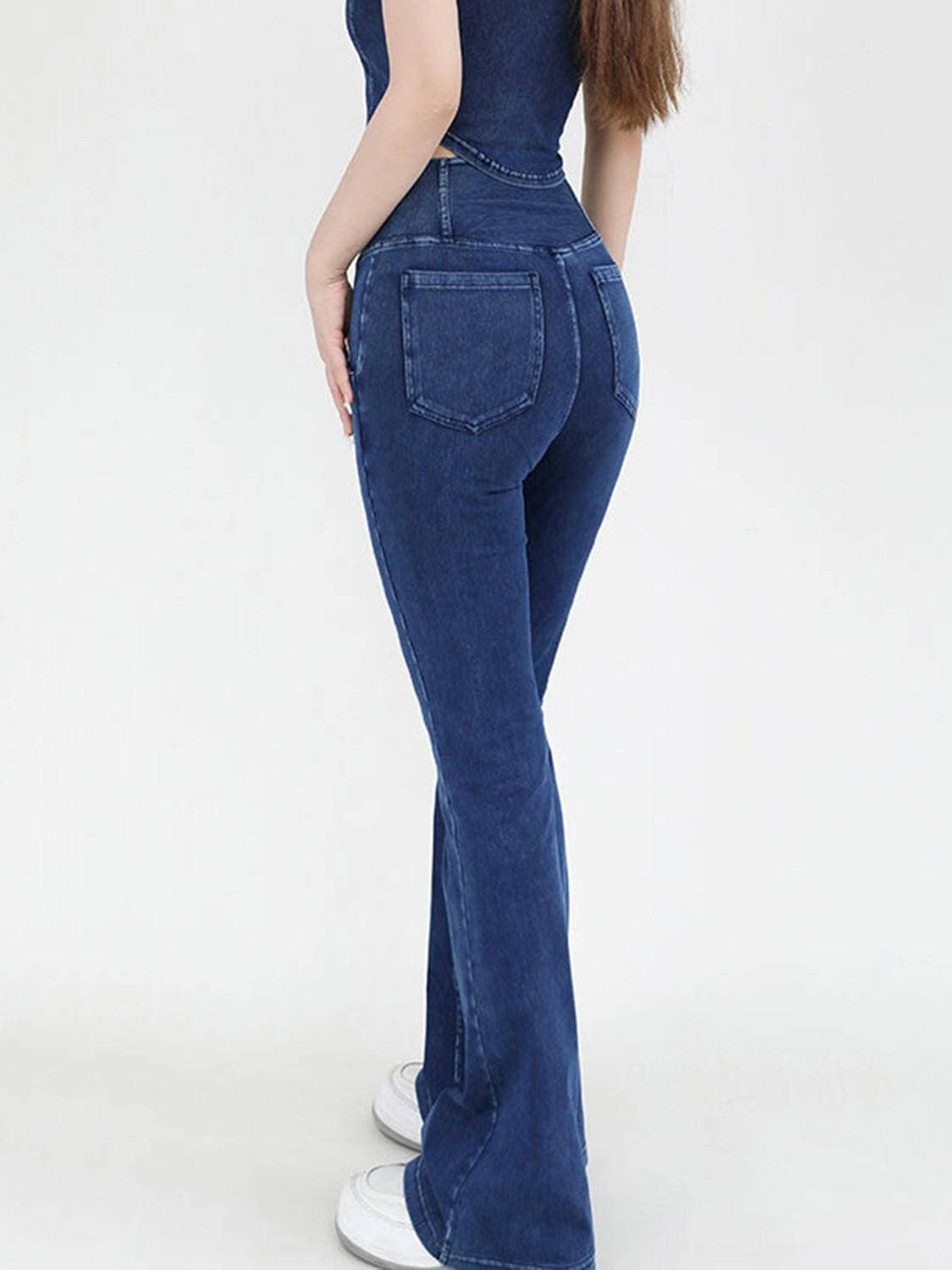 Chic Bootcut Jeans with Wide Waistband and Functional PocketsStyle Redefined
Elevate your wardrobe with these chic bootcut jeans that offer a modern twist. The wide waistband not only adds a stylish element but also ensures coLove Salve Chic Bootcut Jeansjeans