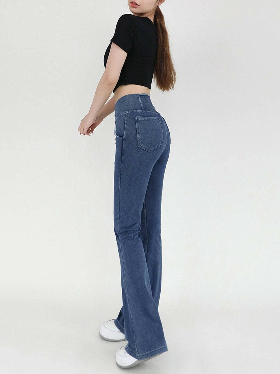 Chic Bootcut Jeans with Wide Waistband and Functional PocketsStyle Redefined
Elevate your wardrobe with these chic bootcut jeans that offer a modern twist. The wide waistband not only adds a stylish element but also ensures coLove Salve Chic Bootcut Jeansjeans