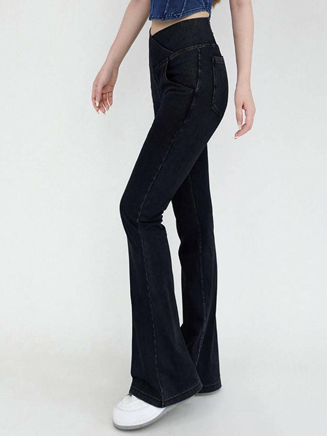 Chic Bootcut Jeans with Wide Waistband and Functional PocketsStyle Redefined
Elevate your wardrobe with these chic bootcut jeans that offer a modern twist. The wide waistband not only adds a stylish element but also ensures coLove Salve Chic Bootcut Jeansjeans